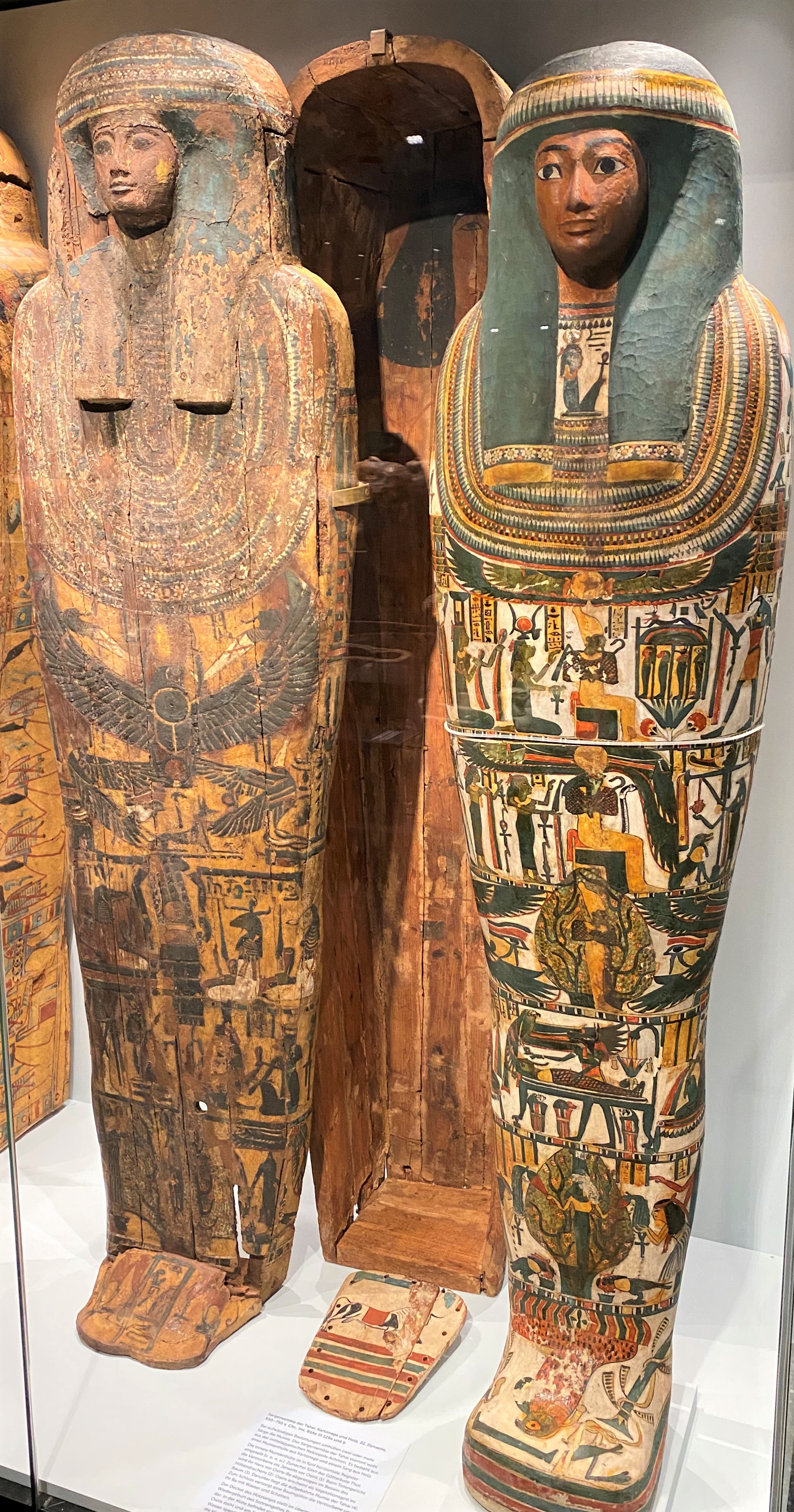 Reconstructing the biography of Egyptian coffins